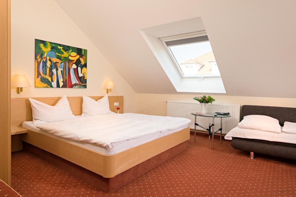 Hotel Heuboden Umkirch Eksteriør billede